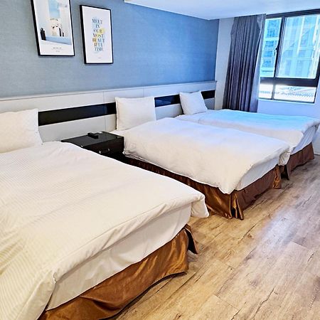 Bonjour Hotel Taichung Bagian luar foto