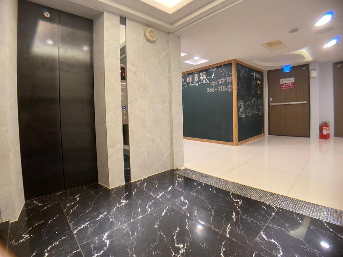Bonjour Hotel Taichung Bagian luar foto