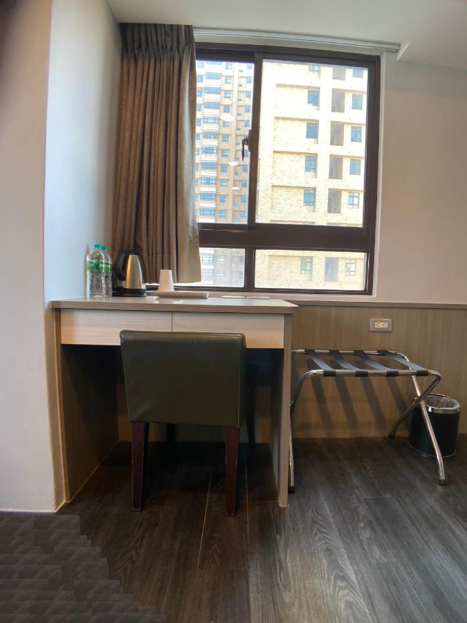 Bonjour Hotel Taichung Bagian luar foto
