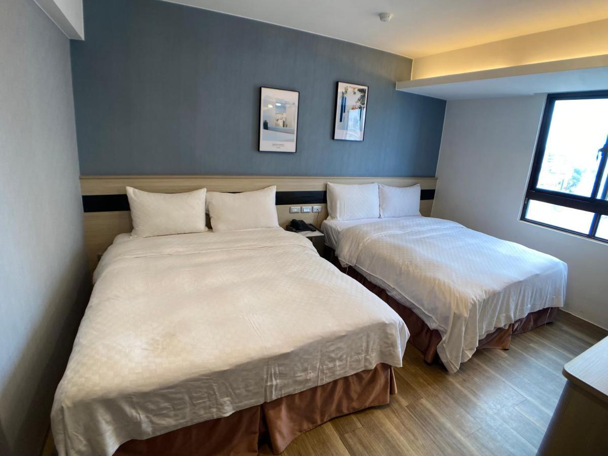 Bonjour Hotel Taichung Bagian luar foto