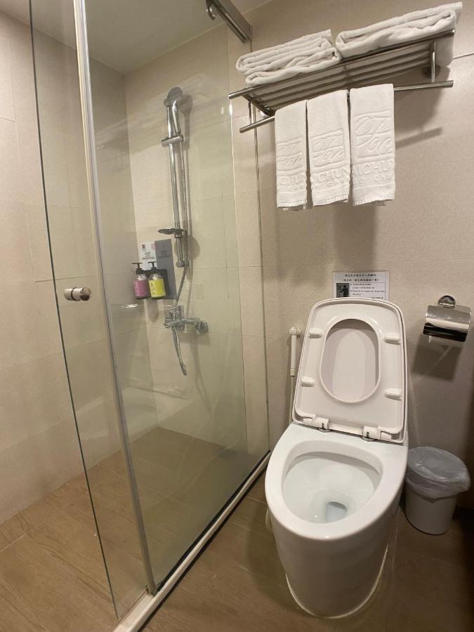 Bonjour Hotel Taichung Bagian luar foto