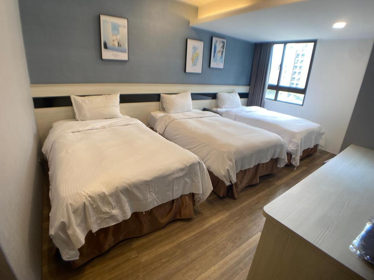 Bonjour Hotel Taichung Bagian luar foto