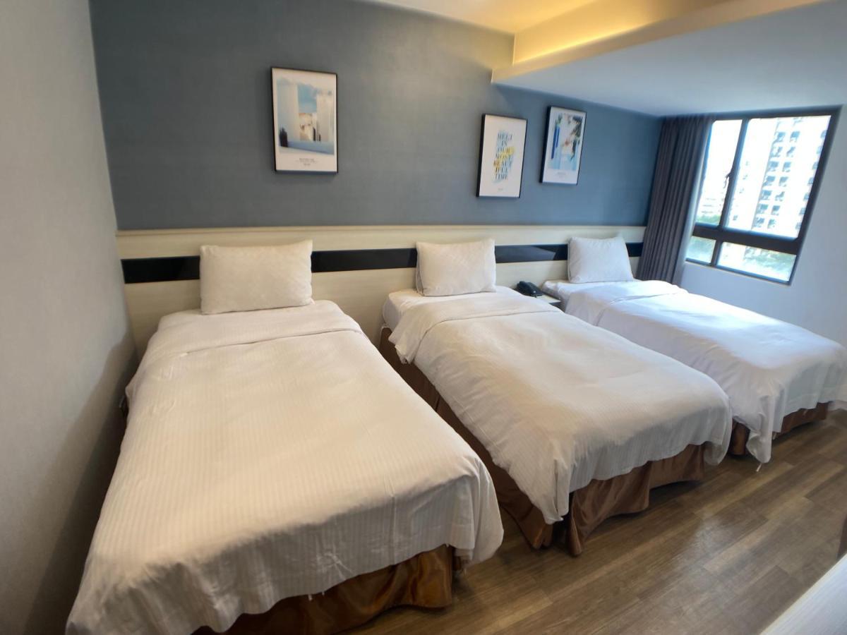 Bonjour Hotel Taichung Bagian luar foto