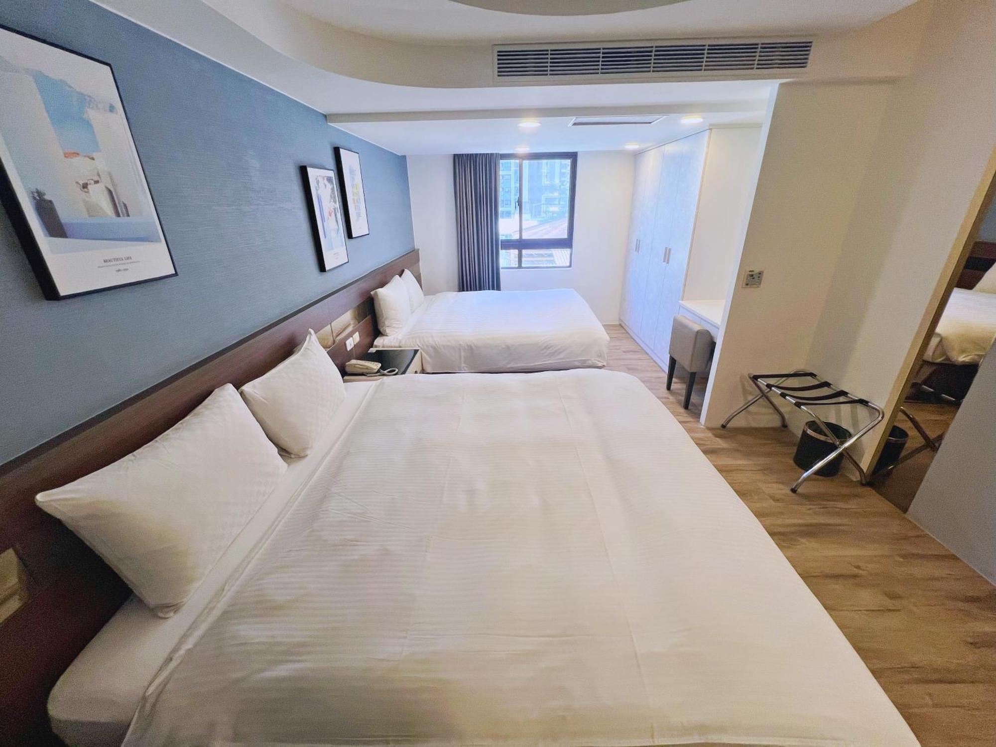 Bonjour Hotel Taichung Bagian luar foto