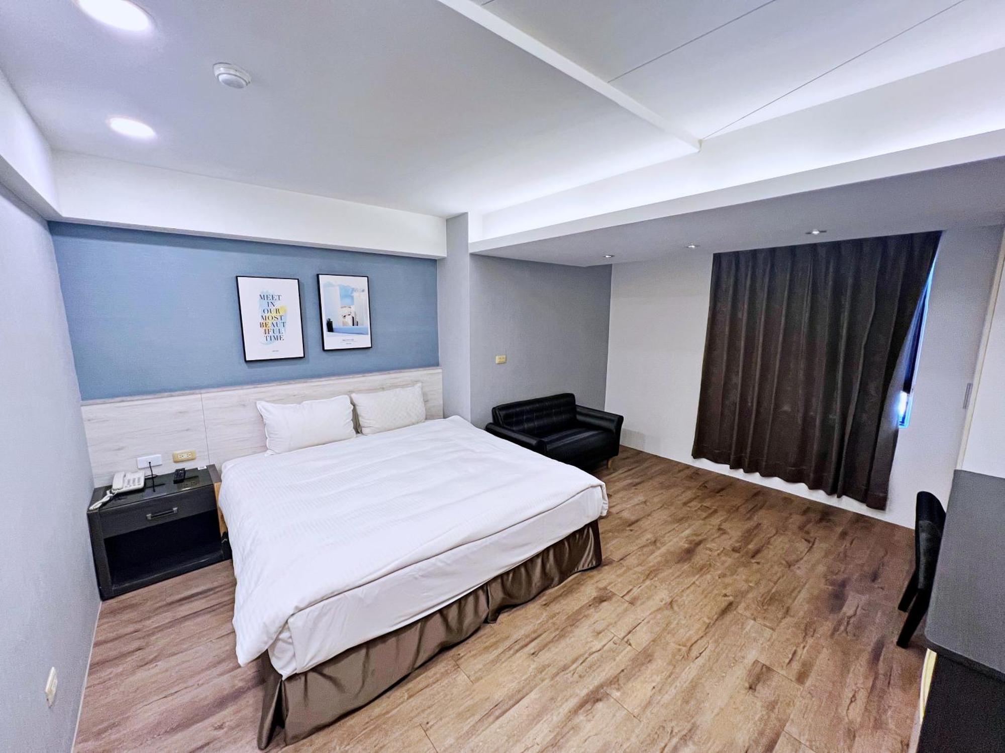 Bonjour Hotel Taichung Bagian luar foto