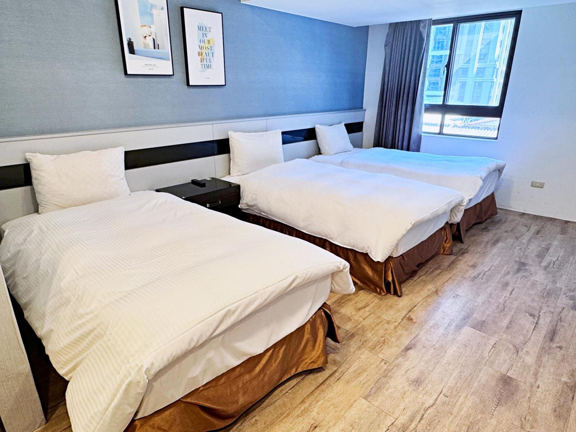 Bonjour Hotel Taichung Bagian luar foto